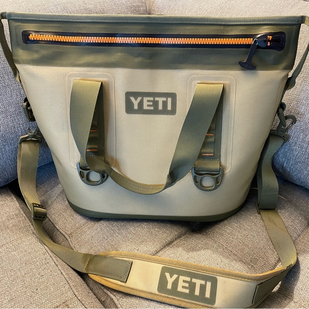 YETI hopper two 20 soft cooler